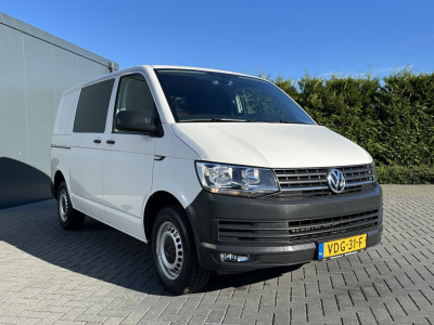 Volkswagen Transporter 2.0 TDI 102 PK / L1H1 / ACHTERKLEP / 1e EIGENAAR / AIRCO / CRUISE / CAMERA foto 4