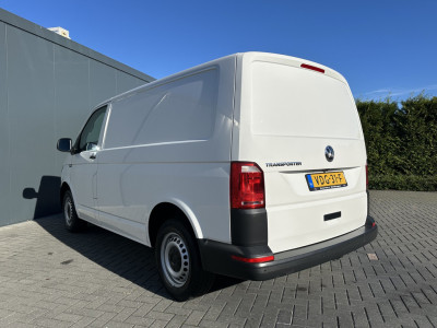 Volkswagen Transporter 2.0 TDI 102 PK / L1H1 / ACHTERKLEP / 1e EIGENAAR / AIRCO / CRUISE / CAMERA foto 5
