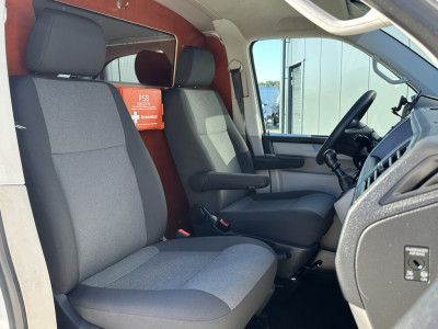 Volkswagen Transporter 2.0 TDI 102 PK / L1H1 / ACHTERKLEP / 1e EIGENAAR / AIRCO / CRUISE / CAMERA foto 6