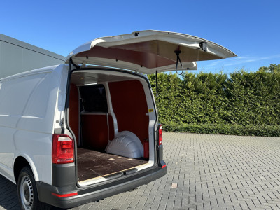 Volkswagen Transporter 2.0 TDI 102 PK / L1H1 / ACHTERKLEP / 1e EIGENAAR / AIRCO / CRUISE / CAMERA foto 8