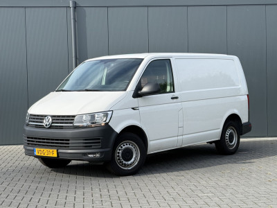 Volkswagen Transporter 2.0 TDI 102 PK / L1H1 / WORDT VERWACHT / ACHTERKLEP / 1e EIG. / AIRCO / CRUISE / CAMERA foto 2