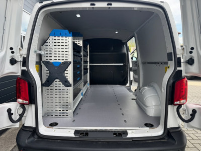 Volkswagen Transporter 2.0 TDI 110pk L2H1 | Navi | Kastinrichting Sortimo | Winterpack | Cruise | CarPlay | DAB | Betonplex foto 10