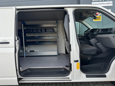 Volkswagen Transporter 2.0 TDI 110pk L2H1 | Navi | Kastinrichting Sortimo | Winterpack | Cruise | CarPlay | DAB | Betonplex foto 14