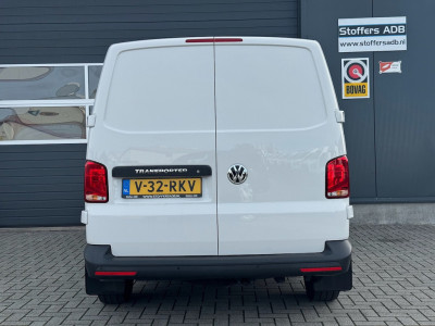 Volkswagen Transporter 2.0 TDI 110pk L2H1 | Navi | Kastinrichting Sortimo | Winterpack | Cruise | CarPlay | DAB | Betonplex foto 16