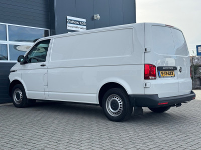 Volkswagen Transporter 2.0 TDI 110pk L2H1 | Navi | Kastinrichting Sortimo | Winterpack | Cruise | CarPlay | DAB | Betonplex foto 17