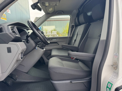 Volkswagen Transporter 2.0 TDI 110pk L2H1 | Navi | Kastinrichting Sortimo | Winterpack | Cruise | CarPlay | DAB | Betonplex foto 19