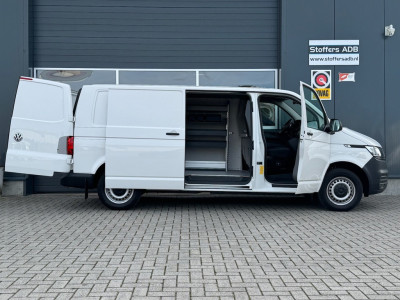 Volkswagen Transporter 2.0 TDI 110pk L2H1 | Navi | Kastinrichting Sortimo | Winterpack | Cruise | CarPlay | DAB | Betonplex foto 8