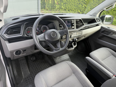 Volkswagen Transporter 2.0 TDI 111 PK / L2H1 / DUBBELE CABINE / 1e EIG. / TREKHAAK / CRUISE / CARPLAY / AIRCO / PDC foto 28