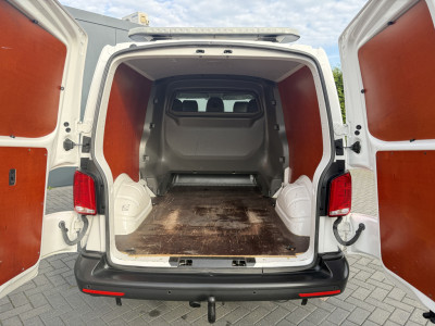Volkswagen Transporter 2.0 TDI 111 PK / L2H1 / DUBBELE CABINE / 1e EIG. / TREKHAAK / CRUISE / CARPLAY / AIRCO / PDC foto 19