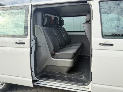 Volkswagen Transporter 2.0 TDI 111 PK / L2H1 / DUBBELE CABINE / 1e EIG. / TREKHAAK / CRUISE / CARPLAY / AIRCO / PDC foto 22