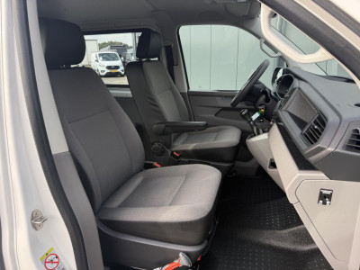 Volkswagen Transporter 2.0 TDI 111 PK / L2H1 / DUBBELE CABINE / 1e EIG. / TREKHAAK / CRUISE / CARPLAY / AIRCO / PDC foto 25