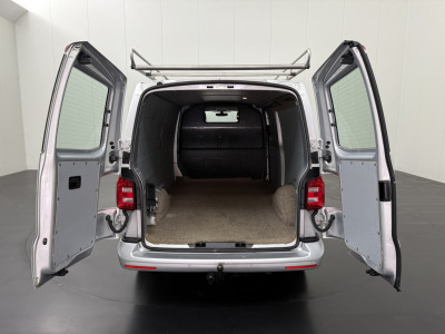Volkswagen Transporter 2.0TDI 150PK DSG Automaat Lang | Led | Navigatie | Multimedia | Airco | Cruise | Imperiaal | Trekhaak foto 4