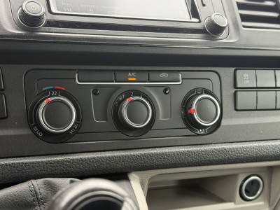 Volkswagen Transporter 2.0 TDI 150 PK / L2H1 / DUBBELE CABINE / TREKHAAK / 1e EIG. / AIRCO / CRUISE / ISOFIX / NAVI 18