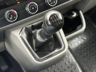 Volkswagen Transporter 2.0 TDI 150 PK / L2H1 / TREKHAAK / CRUISE / AIRCO / CARPLAY / PARKEERSENSOREN foto 15