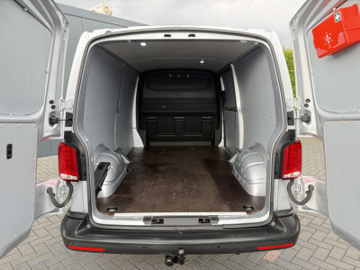 Volkswagen Transporter 2.0 TDI 150 PK / L2H1 / TREKHAAK / CRUISE / AIRCO / CARPLAY / PARKEERSENSOREN foto 6