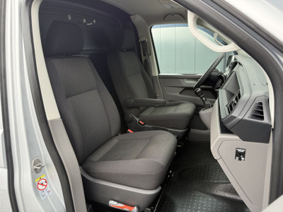 Volkswagen Transporter 2.0 TDI 150 PK / L2H1 / TREKHAAK / CRUISE / AIRCO / CARPLAY / PARKEERSENSOREN foto 8