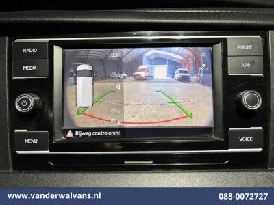 Volkswagen Transporter 2.0 TDI 150pk L2H1 Euro6 Airco | Camera | Apple Carplay | 2500kg Trekhaak | Cruisecontrol Android Auto, Parkeersensoren, Leder, Bijrijdersbank 2
