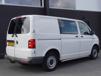 Volkswagen Transporter 2.0 TDI  Dubbele Schuifdeur EURO 6 - Airco - Navi - Cruise - €11.950,- Excl. foto 2