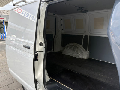 Volkswagen Transporter 2.0 TDI L1H1|110PK|airco|cruise|bluetooth|trekhaak|parkeersensoren achter|imperiaal|drie zitplaatsen|EURO6. 10