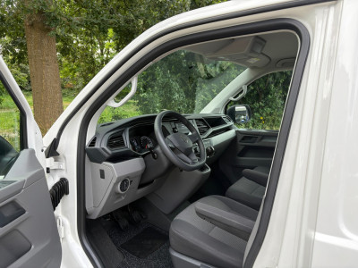 Volkswagen Transporter 2.0 TDI L1H1|110PK|airco|cruise|bluetooth|trekhaak|parkeersensoren achter|imperiaal|drie zitplaatsen|EURO6. 11