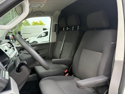 Volkswagen Transporter 2.0 TDI L1H1|110PK|airco|cruise|bluetooth|trekhaak|parkeersensoren achter|imperiaal|drie zitplaatsen|EURO6. 12