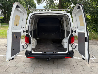 Volkswagen Transporter 2.0 TDI L1H1|110PK|airco|cruise|bluetooth|trekhaak|parkeersensoren achter|imperiaal|drie zitplaatsen|EURO6. 8