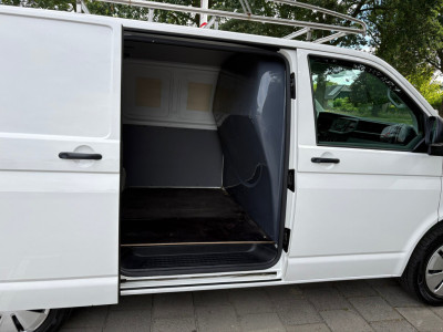Volkswagen Transporter 2.0 TDI L1H1|110PK|airco|cruise|bluetooth|trekhaak|parkeersensoren achter|imperiaal|drie zitplaatsen|EURO6. 9