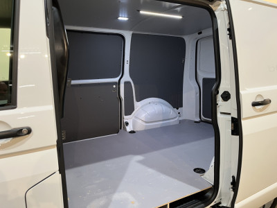 Volkswagen Transporter 2.0 TDI L1H1 150 PK Automaat / Euro 6 / Schuifdeur L + R / Airco / CarPlay / Cruise Control / Trekhaak / PDC / 3-Zits / 85.100 KM !! foto 15