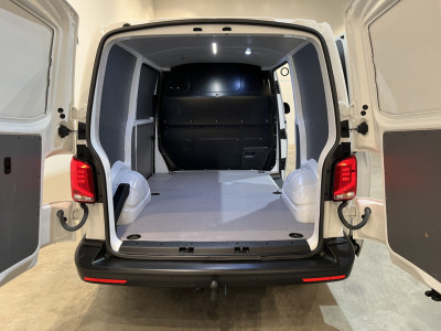 Volkswagen Transporter 2.0 TDI L1H1 150 PK Automaat / Euro 6 / Schuifdeur L + R / Airco / CarPlay / Cruise Control / Trekhaak / PDC / 3-Zits / 85.100 KM !! foto 4