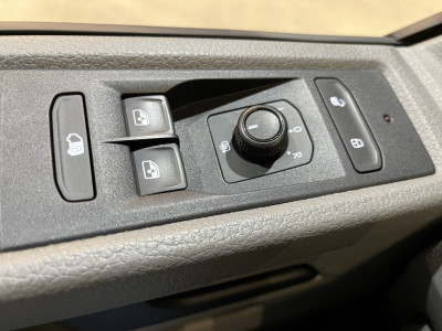 Volkswagen Transporter 2.0 TDI L1H1 150 PK Servicebus / Sortimo Inrichting / Euro 6 / 220V. / Airco / CarPlay / Camera / Cruise Control / Trekhaak / 3-Zits / foto 17