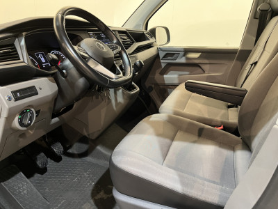 Volkswagen Transporter 2.0 TDI L1H1 150 PK Servicebus / Sortimo Inrichting / Euro 6 / 220V. / Airco / CarPlay / Camera / Cruise Control / Trekhaak / 3-Zits / foto 6