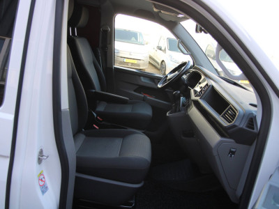 Volkswagen Transporter 2.0 TDI L1H1 / 150PK automaat / dubbel schuifdeur / app connect / cruise 4