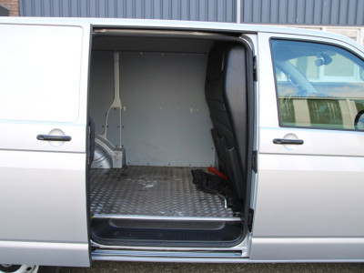 Volkswagen Transporter 2.0 TDI L1H1 30 / 3-Pers. / AppConnect / Nw Model foto 9