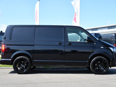 Volkswagen Transporter 2.0 TDI L1H1 30 Black Edition Camera, Cruise, Caprlay, 150pk, automaat, Multimedia, Trekhaak, Sensoren, Laadruimte betimmering, Uniek! foto 10