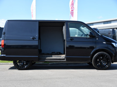 Volkswagen Transporter 2.0 TDI L1H1 30 Black Edition Camera, Cruise, Caprlay, 150pk, automaat, Multimedia, Trekhaak, Sensoren, Laadruimte betimmering, Uniek! foto 11