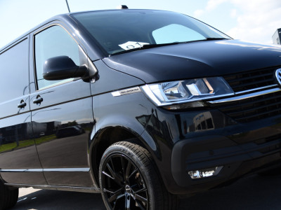 Volkswagen Transporter 2.0 TDI L1H1 30 Black Edition Camera, Cruise, Caprlay, 150pk, automaat, Multimedia, Trekhaak, Sensoren, Laadruimte betimmering, Uniek! foto 17