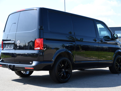 Volkswagen Transporter 2.0 TDI L1H1 30 Black Edition Camera, Cruise, Caprlay, 150pk, automaat, Multimedia, Trekhaak, Sensoren, Laadruimte betimmering, Uniek! foto 6