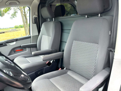 Volkswagen Transporter 2.0 TDI L1H1 AUTOMAAT Marge 140 PK!!! 3 Persoons foto 19