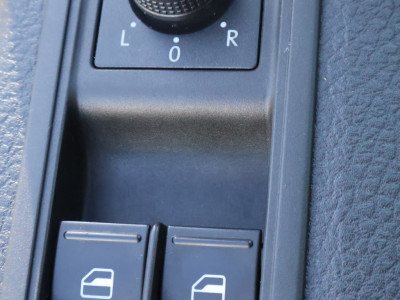 Volkswagen Transporter 2.0 TDI L1 H1 Airco Geisoleerde Laadruimte foto 19