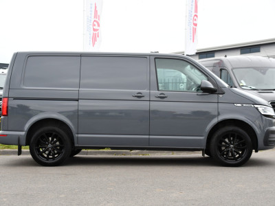 Volkswagen Transporter 2.0 TDI L1H1 Bulli Virtual, Camera, Cruise, Carplay, LED, Multimedia, 150pk, Leder, Uniek! foto 10