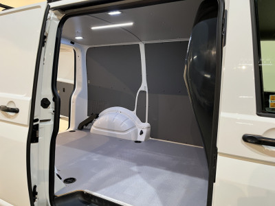 Volkswagen Transporter 2.0 TDI L1H1 / Euro 6 / Airco / CarPlay / Cruise Control / Trekhaak / PDC / 3-Zits foto 19