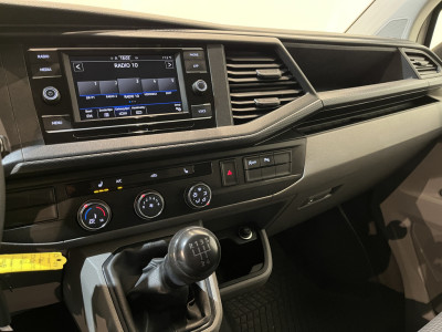 Volkswagen Transporter 2.0 TDI L1H1 / Euro 6 / Airco / CarPlay / Cruise Control / Trekhaak / PDC / 3-Zits foto 7