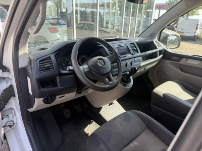 Volkswagen Transporter 2.0 TDI L1H1 Highline | Airco | Nieuwe Motor bij 240.000 | Inrichting | APK 03/27 foto 10