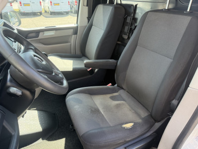 Volkswagen Transporter 2.0 TDI L1H1 Highline | Airco | Nieuwe Motor bij 240.000 | Inrichting | APK 03/27 foto 7