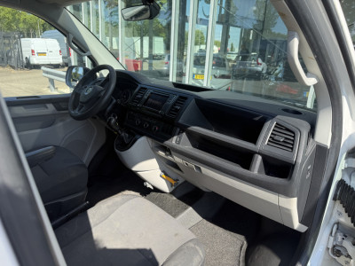 Volkswagen Transporter 2.0 TDI L1H1 Highline | Airco | Nieuwe Motor bij 240.000 | Inrichting | APK 03/27 foto 9