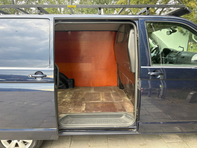 Volkswagen Transporter 2.0 TDI L1H1|NAP|140PK|trekhaak*2500KG*|airco|cruise|parkeersensoren achter|lichtmetalen velgen|imperiaal foto 9