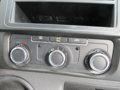 Volkswagen Transporter 2.0 TDI L1H1 airco trekhaak foto 9