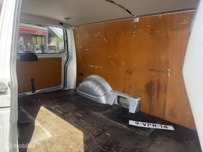 Volkswagen Transporter 2.0 TDI L2 140 pk lange uitvoering . foto 15