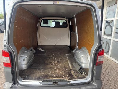 Volkswagen Transporter 2.0 TDI L2 140 pk lange uitvoering . foto 6