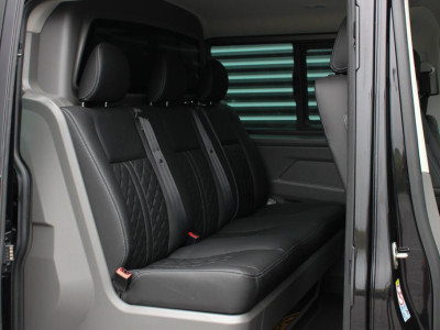 Volkswagen Transporter 2.0 TDI L2H1 150PK BULLI DC DUBBEL CABINE / JB-EDITION / FULL OPTIONS / LEDER BEKLEDING / FULL BLACK/ APPLE 16